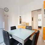 Appartement Guesthost - Irnerio- Washington Balcony Milaan