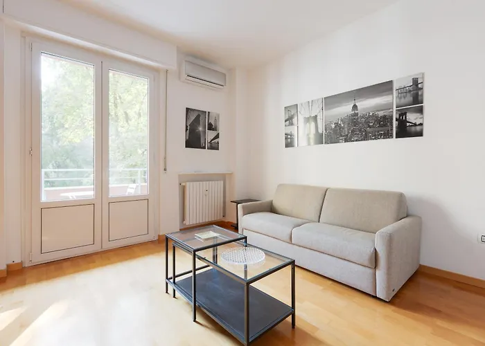 Guesthost - Irnerio- Washington Balcony Milan