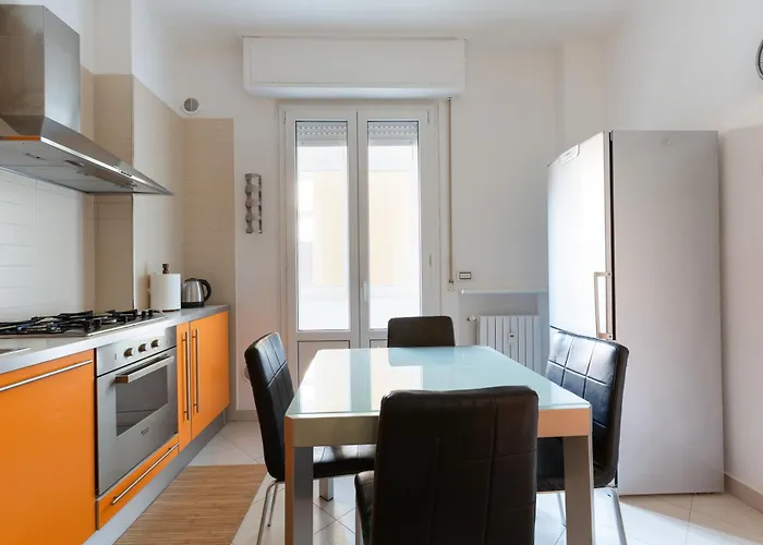 Guesthost - Irnerio- Washington Balcony * Milan